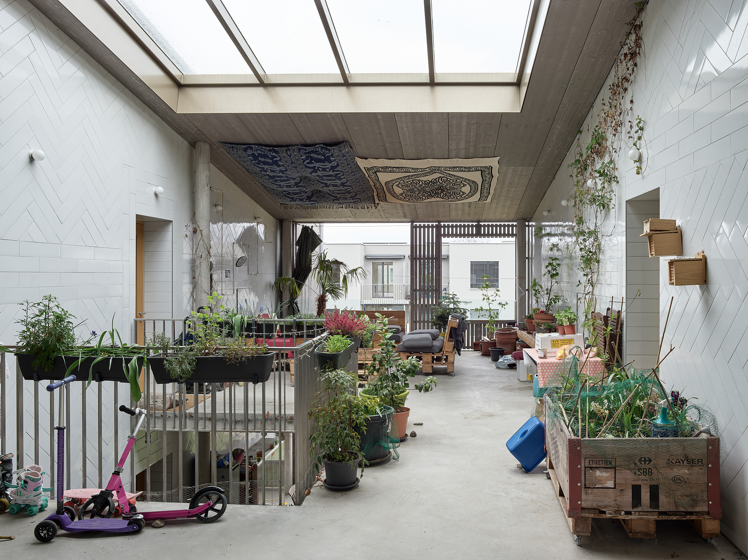 Ahp0076 AIQ4 008334 J2560